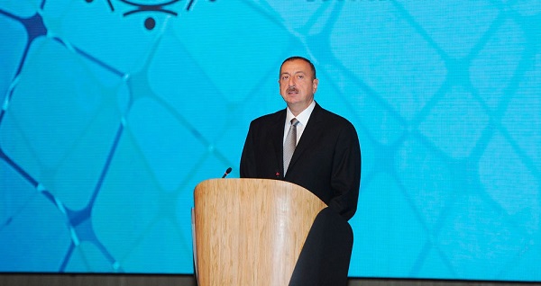 Президент Ильхам Алиев ознакомился с выставкой Bakutel-2016